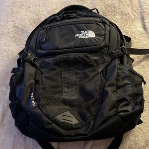 The North Face Recon Backpack MINT Condition, SMOKE FREE